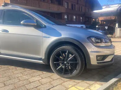 VW Golf Alltrack 4Motion DSG — SUV compact polyvalent, tous terrains, entretien neuf — vue extérieure