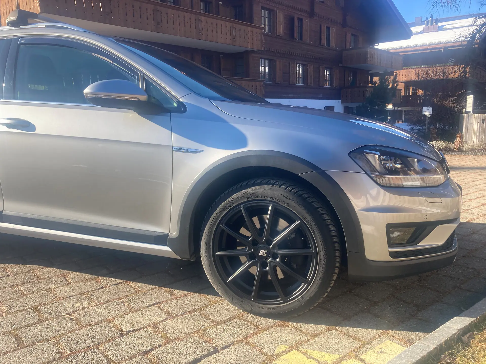 VW Golf Alltrack 4Motion DSG — SUV compact polyvalent, tous terrains, entretien neuf — vue extérieure