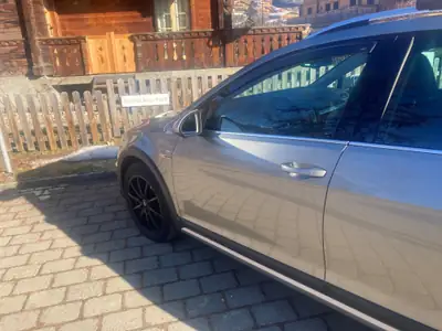 VW Golf Alltrack 4Motion DSG — SUV compact polyvalent, tous terrains, entretien neuf — côté
