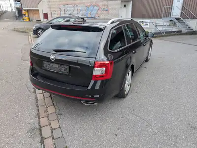 Skoda Octavia Combi 2.0 TDI RS DSG — Break performant, diesel efficace, sans sinistre — arrière