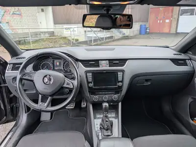 Skoda Octavia Combi 2.0 TDI RS DSG — Break performant, diesel efficace, sans sinistre — tableau de bord