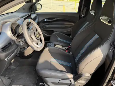 FIAT 500 Abarth 155 ch — L'électrique sportive avec le caractère Abarth — Armaturenbrett