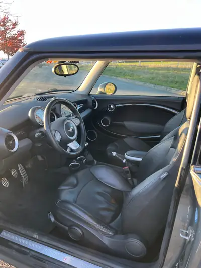 MINI Cooper S 2008 — Sportive compacte, 175 ch et consommation maîtrisée — Miniatura 10