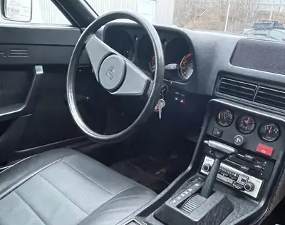 Porsche 924 — Coupé sportif culte de 1981, restauré et prêt pour les routes de Suisse — Innenraum