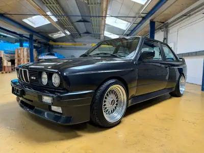 BMW M3 1989 — Berline de collection en état impeccable, 87 900 km — détail