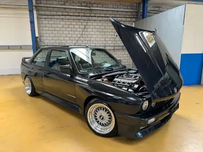 BMW M3 1989 — Berline de collection en état impeccable, 87 900 km — Miniature 7