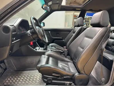 BMW M3 1989 — Berline de collection en état impeccable, 87 900 km — Miniature 10