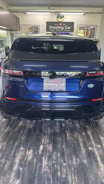 Range Rover Evoque P300e R-Dynamic SE — Hybride rechargeable, 76'000 km, design premium — Innenraum