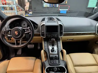 Porsche Cayenne S E-Hybrid — SUV rechargeable performant, 191 000 km, sans sinistre — Thumbnail 7