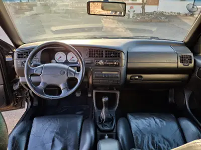 VW Golf 2800 VR6 1996 — Berline sportive essence, moteur V6 légendaire — Miniatura 9