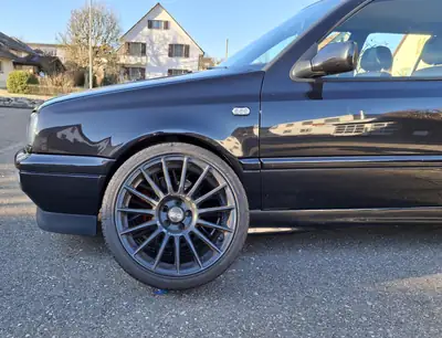 VW Golf 2800 VR6 1996 — Berline sportive essence, moteur V6 légendaire — Miniatura 18