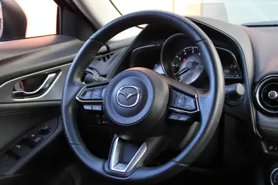 Mazda CX-3 SKYACTIV-G 121 — Compact SUV urbain, tempomat adaptatif et sièges chauffants — Miniature 9
