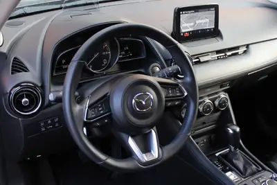 Mazda CX-3 SKYACTIV-G 121 — Compact SUV urbain, tempomat adaptatif et sièges chauffants — Miniature 8