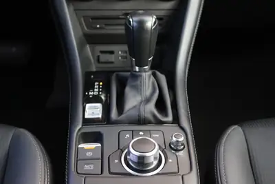 Mazda CX-3 SKYACTIV-G 121 — Compact SUV urbain, tempomat adaptatif et sièges chauffants — Miniature 15