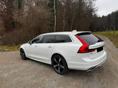 Volvo V90 T8 eAWD R-Design — Berline hybride rechargeable, 67 000 km seulement — arrière