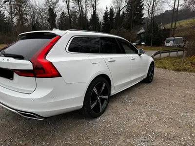 Volvo V90 T8 eAWD R-Design — Berline hybride rechargeable, 67 000 km seulement — intérieur
