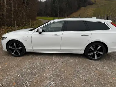 Volvo V90 T8 eAWD R-Design — Berline hybride rechargeable, 67 000 km seulement — Miniature 9