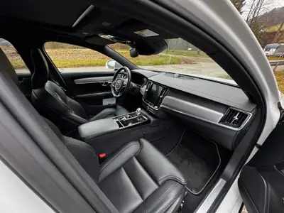 Volvo V90 T8 eAWD R-Design — Berline hybride rechargeable, 67 000 km seulement — Miniature 11