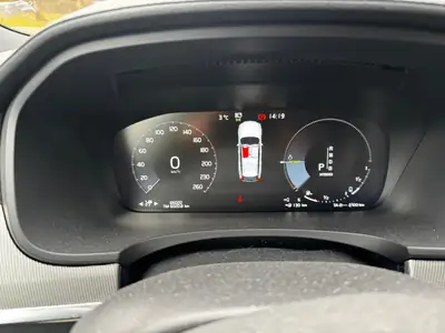 Volvo V90 T8 eAWD R-Design — Berline hybride rechargeable, 67 000 km seulement — Miniature 13