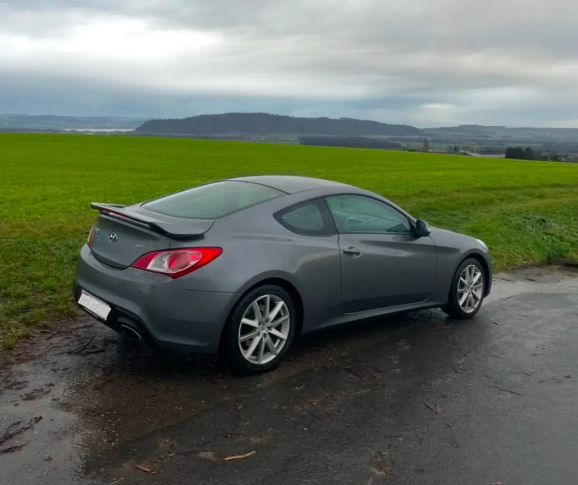 Hyundai Genesis 2.0 Turbo — Coupé sportif, 214 ch, sans sinistre — vista esterna