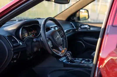 Jeep Grand Cherokee 6.4 V8 HEMI SRT8 — Muscle SUV américain, 468 ch et entretien gratuit — Miniatur 11