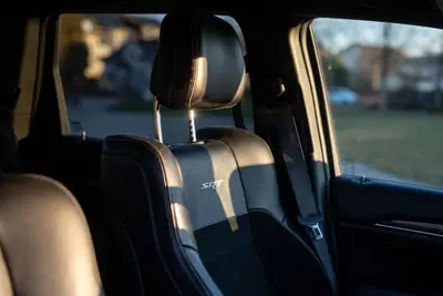 Jeep Grand Cherokee 6.4 V8 HEMI SRT8 — Muscle SUV américain, 468 ch et entretien gratuit — Miniatur 13