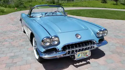Chevrolet Corvette 1960 — Cabriolet légendaire, seulement 776 km au compteur — vue extérieure