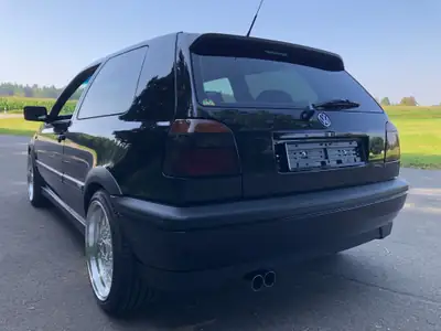 VW Golf 2000 GTI 16V Edition — Sportive des années 90, moteur 150 ch et équipements premium — cruscotto