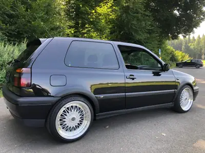 VW Golf 2000 GTI 16V Edition — Sportive des années 90, moteur 150 ch et équipements premium — Miniatura 7