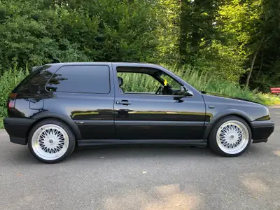 VW Golf 2000 GTI 16V Edition — Sportive des années 90, moteur 150 ch et équipements premium — Miniatura 8