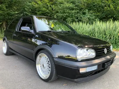 VW Golf 2000 GTI 16V Edition — Sportive des années 90, moteur 150 ch et équipements premium — Miniatura 10