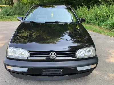 VW Golf 2000 GTI 16V Edition — Sportive des années 90, moteur 150 ch et équipements premium — Miniatura 11