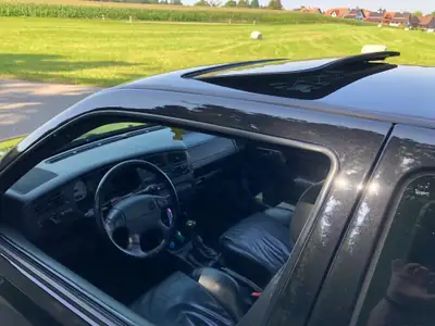 VW Golf 2000 GTI 16V Edition — Sportive des années 90, moteur 150 ch et équipements premium — Miniatura 13