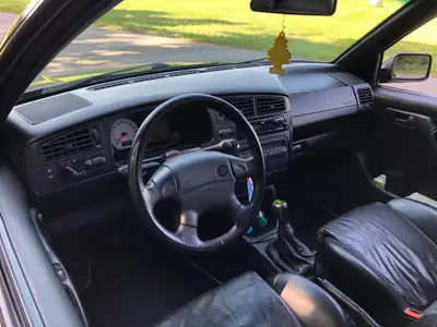 VW Golf 2000 GTI 16V Edition — Sportive des années 90, moteur 150 ch et équipements premium — Miniatura 14