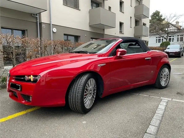 Alfa Romeo Spider 2.2 JTS — Cabriolet légendaire, impeccable avec 31'800 km — Außenansicht