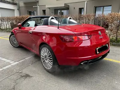 Alfa Romeo Spider 2.2 JTS — Cabriolet légendaire, impeccable avec 31'800 km — Innenraum