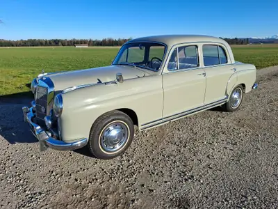 Mercedes-Benz 220 Ponton 1955 — Berline de prestige, 77'000 km, sans accident — vue extérieure