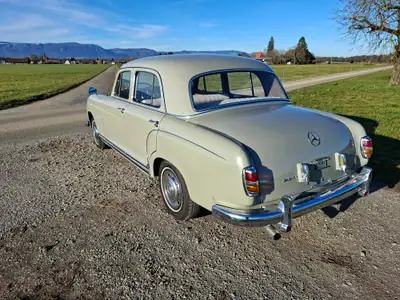 Mercedes-Benz 220 Ponton 1955 — Berline de prestige, 77'000 km, sans accident — intérieur