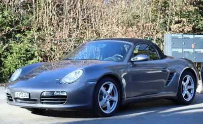 Porsche Boxster S 3.4 — Roadster emblématique, boîte manuelle authentique — Heckansicht