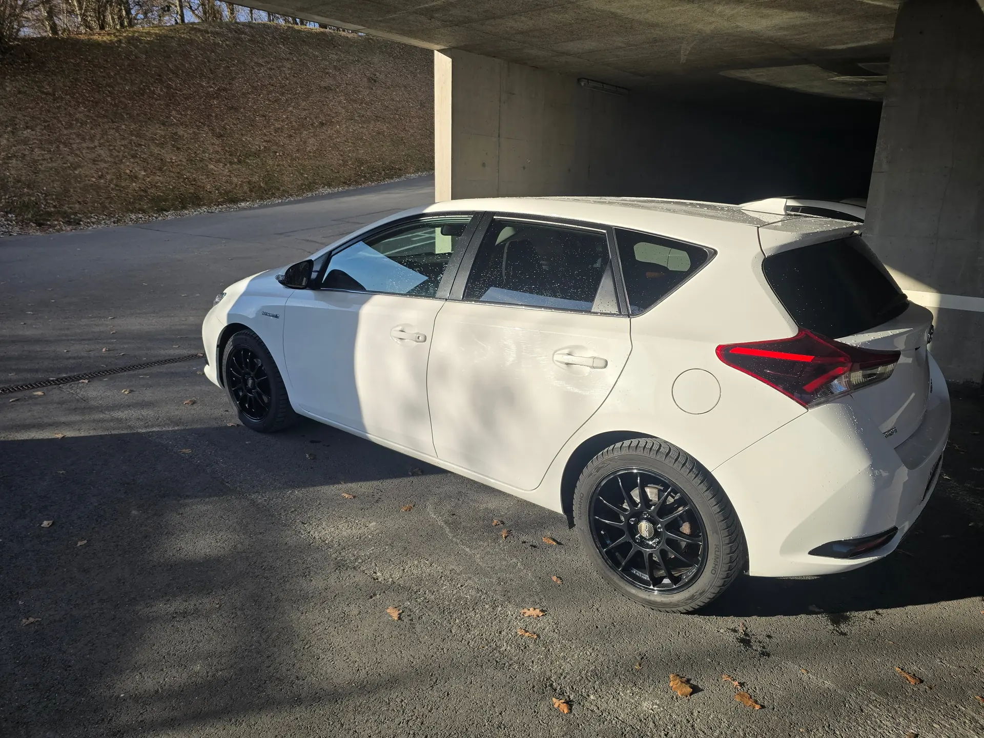 Toyota Auris 2016 occasion Châtel-St-Denis — 3