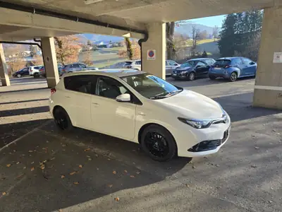 Toyota Auris 1.8 HSD Style — Hybride essence, consommation ultra-économe — Außenansicht
