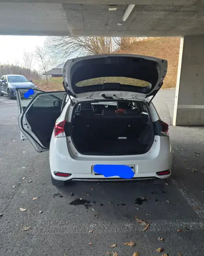Toyota Auris 1.8 HSD Style — Hybride essence, consommation ultra-économe — Detail