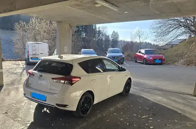 Toyota Auris 1.8 HSD Style — Hybride essence, consommation ultra-économe — Armaturenbrett