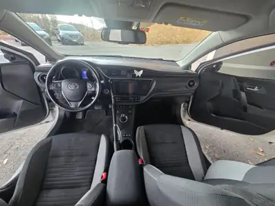 Toyota Auris 1.8 HSD Style — Hybride essence, consommation ultra-économe — Innenraum