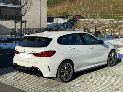 BMW M135i xDrive Steptronic — Sportivité 306 ch, 35 000 km seulement — fianco