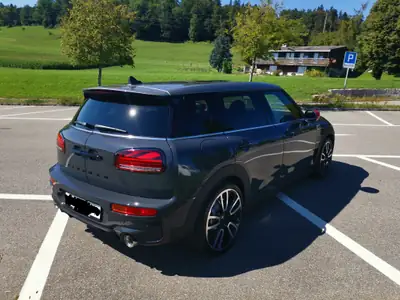 MINI Clubman Cooper John Cooper Works ALL4 — Compacte sportive 306 ch, transmission automatique — vista posteriore