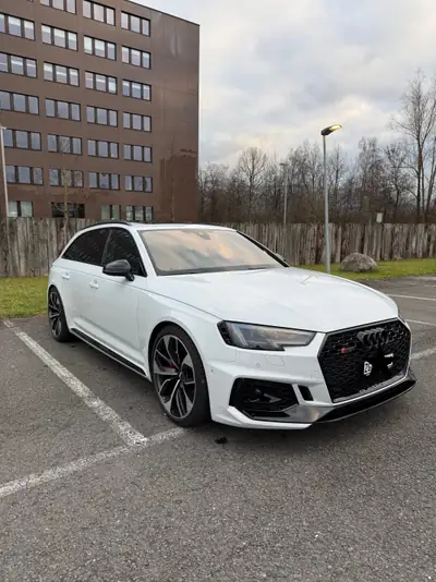 Audi RS4 Avant 2.9 TFSI Quattro — Break sportif 450 ch, 62'000 km seulement — Seitenansicht