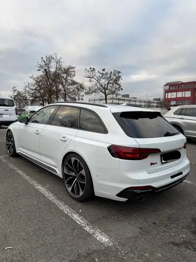 Audi RS4 Avant 2.9 TFSI Quattro — Break sportif 450 ch, 62'000 km seulement — Heckansicht