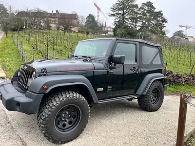 Jeep Wrangler 3.6 Rubicon — Légende 4x4, moteur V6 puissant et intérieur rouge sportif — Außenansicht