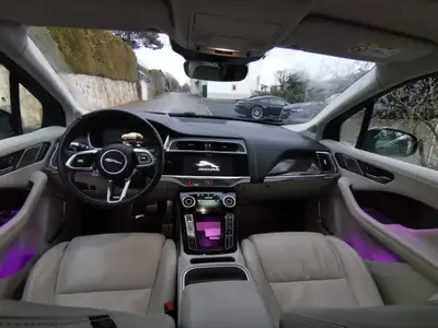 Jaguar I-PACE EV400 First Edition AWD — SUV électrique premium, 85'000 km seulement — side view